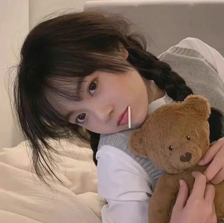 窗中女孩